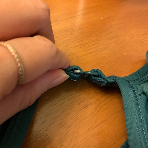 The Constant Green high neck sports bra size small - Picture 11 of 11